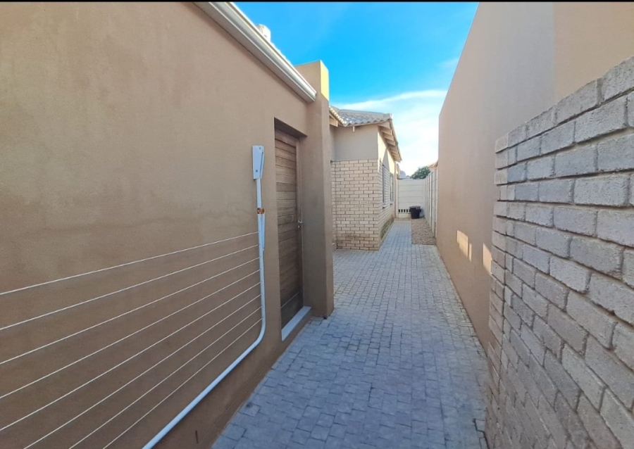 2 Bedroom Property for Sale in Mooikloof Country Estate Western Cape